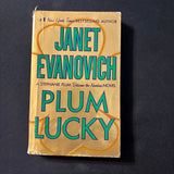 BOOK Janet Evanovich 'Plum Lucky' (2009) paperback fiction